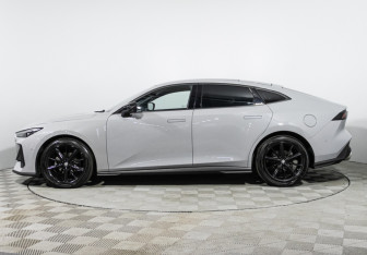 Подержанный автомобиль Changan UNI-V 2023 года (8 фото)