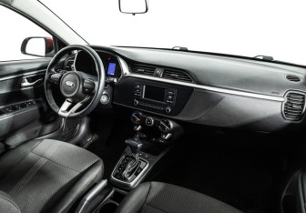 Подержанный автомобиль Kia Rio Hatchback 2021 года (9 фото)