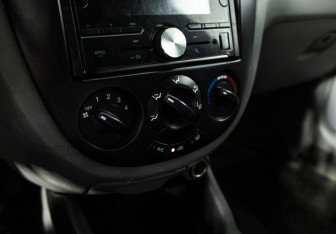 Подержанный автомобиль Chevrolet Lacetti Wagon 2011 года (15 фото)