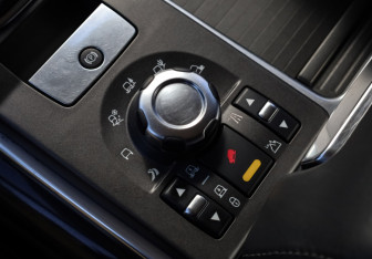 Подержанный автомобиль Land Rover Range Rover Sport 2011 года (25 фото)