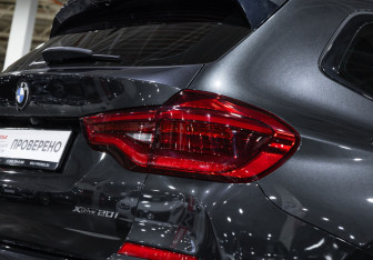 Подержанный автомобиль BMW X3 2021 года (12 фото)