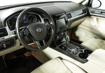 Подержанный автомобиль Volkswagen Touareg 2012 года (11 фото)