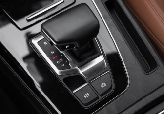 Подержанный автомобиль Audi Q5 2021 года (23 фото)