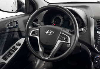 Подержанный автомобиль Hyundai Solaris Sedan 2013 года (15 фото)