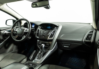 Подержанный автомобиль Ford Focus Hatchback 2014 года (9 фото)