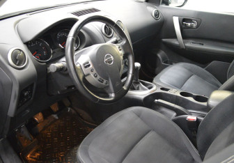 Подержанный автомобиль Nissan Qashqai 2010 года (10 фото)