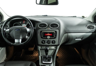 Подержанный автомобиль Ford Focus Sedan 2011 года (13 фото)