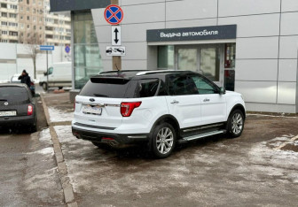 Подержанный автомобиль Ford Explorer 2019 года (4 фото)
