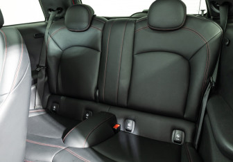 Подержанный автомобиль MINI Hatch 2021 года (10 фото)