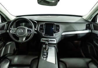 Подержанный автомобиль Volvo XC90 2019 года (13 фото)