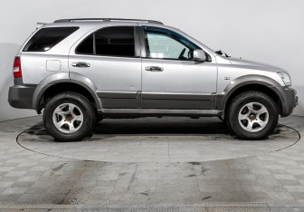 Подержанный автомобиль Kia Sorento 2006 года (4 фото)
