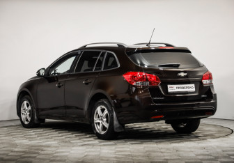 Подержанный автомобиль Chevrolet Cruze Wagon 2014 года (7 фото)