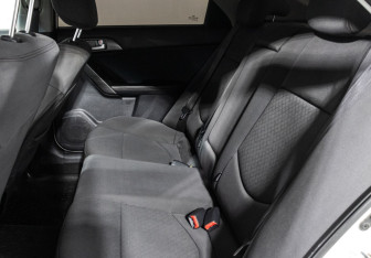 Подержанный автомобиль Kia Cerato Sedan 2011 года (10 фото)