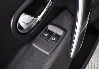 Подержанный автомобиль Renault Sandero 2016 года (15 фото)