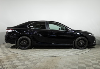 Подержанный автомобиль Toyota Camry Sedan 2021 года (4 фото)