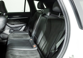 Подержанный автомобиль Geely Monjaro 2024 года (10 фото)