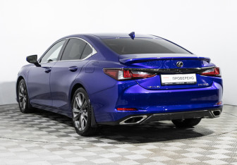Подержанный автомобиль Lexus ES 2019 года (7 фото)