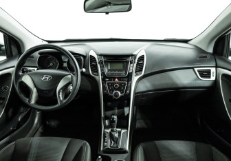 Подержанный автомобиль Hyundai i30 Hatchback 2015 года (13 фото)