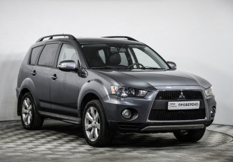 Подержанный автомобиль Mitsubishi Outlander 2012 года (3 фото)