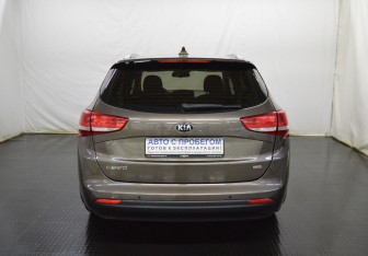 Подержанный автомобиль Kia Ceed Wagon 2018 года (6 фото)