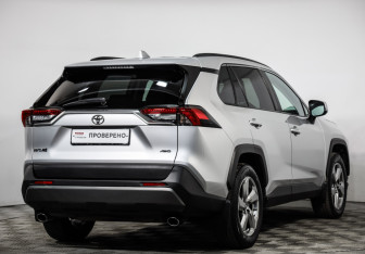 Подержанный автомобиль Toyota RAV4 2020 года (5 фото)