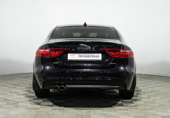 Подержанный автомобиль Jaguar XF Sedan 2016 года (6 фото)