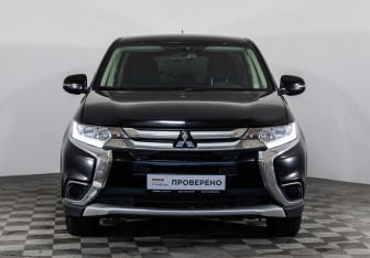 Подержанный автомобиль Mitsubishi Outlander 2016 года (2 фото)