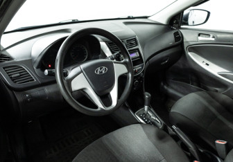 Подержанный автомобиль Hyundai Solaris Hatchback 2012 года (11 фото)