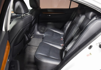 Подержанный автомобиль Lexus ES 2013 года (11 фото)