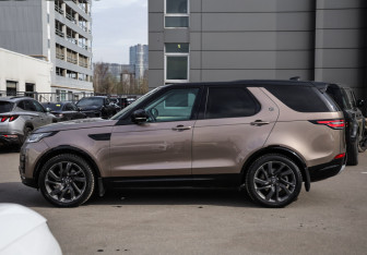 Подержанный автомобиль Land Rover Discovery 2017 года (10 фото)