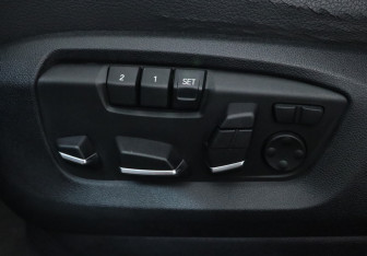 Подержанный автомобиль BMW X5 2015 года (16 фото)