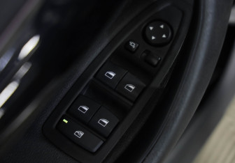 Подержанный автомобиль BMW X1 2017 года (26 фото)