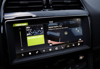 Подержанный автомобиль Jaguar F-Pace 2018 года (21 фото)