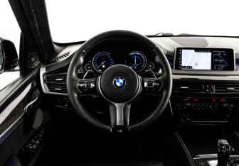 Подержанный автомобиль BMW X5 2015 года (13 фото)