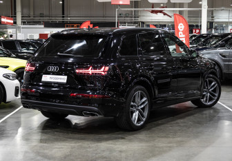 Подержанный автомобиль Audi Q7 2018 года (7 фото)