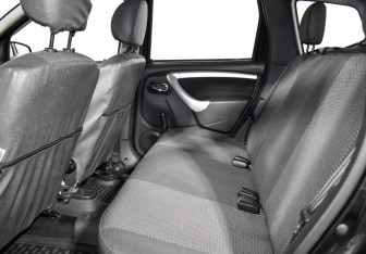 Подержанный автомобиль Nissan Terrano 2015 года (11 фото)