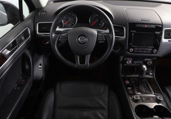 Подержанный автомобиль Volkswagen Touareg 2012 года (10 фото)