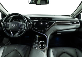 Подержанный автомобиль Toyota Camry Sedan 2020 года (13 фото)