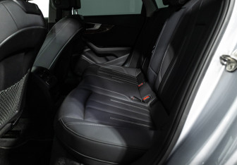 Подержанный автомобиль Audi A4 Sedan 2020 года (10 фото)
