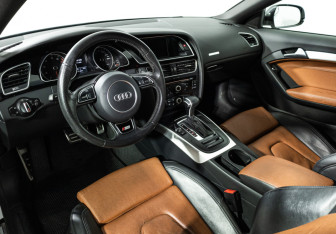 Подержанный автомобиль Audi A5 Coupe 2016 года (11 фото)