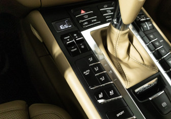 Подержанный автомобиль Porsche Macan 2014 года (22 фото)