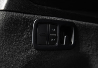 Подержанный автомобиль Audi Q7 2016 года (29 фото)