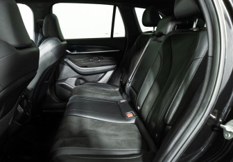 Подержанный автомобиль Geely Monjaro 2024 года (10 фото)