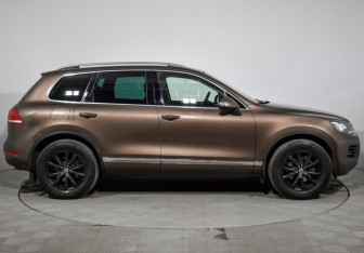 Подержанный автомобиль Volkswagen Touareg 2014 года (4 фото)