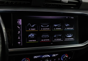 Подержанный автомобиль Audi Q3 2019 года (18 фото)