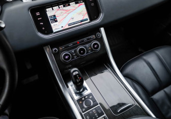 Подержанный автомобиль Land Rover Range Rover Sport 2015 года (26 фото)