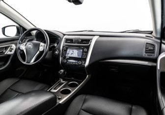 Подержанный автомобиль Nissan Teana 2014 года (11 фото)