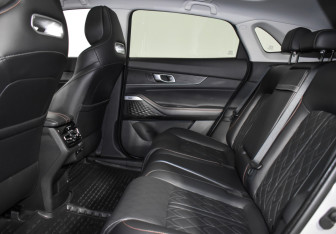 Подержанный автомобиль Changan UNI-K 2023 года (13 фото)