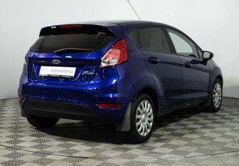 Подержанный автомобиль Ford Fiesta Hatchback 2015 года (5 фото)