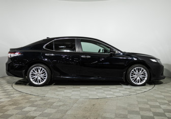 Подержанный автомобиль Toyota Camry Sedan 2018 года (4 фото)